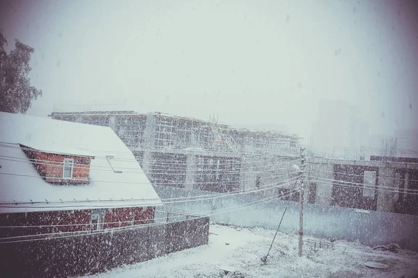 Queda de neve na cidade — Fotografia de Stock