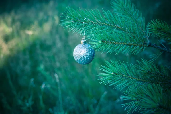 Bola de Navidad de plata retro —  Fotos de Stock