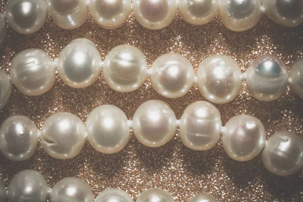 Retro biały perłowy naszyjnik — Zdjęcie stockowe