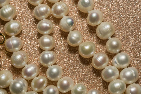 Blanco collar de perlas —  Fotos de Stock