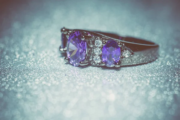 Bague Argent avec Zircon Violet Rétro — Photo