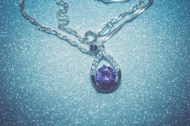 Mor Zirkon Retro ile gümüş kolye