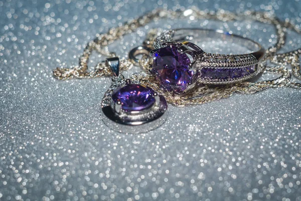 Ciondolo in Argento con Zircone Viola — Foto Stock