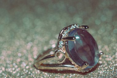 Ametist ile gül altın yüzük