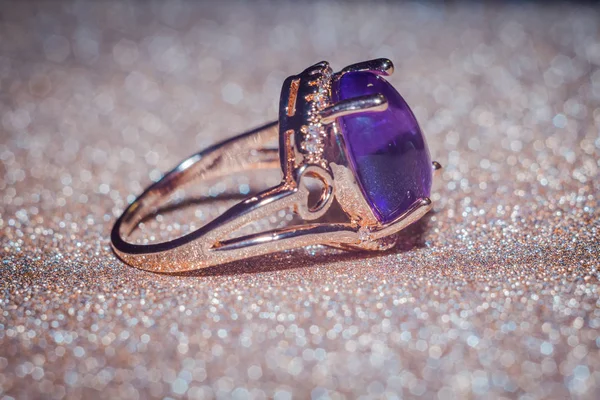 Roségold Ring mit Amethyst — Stockfoto