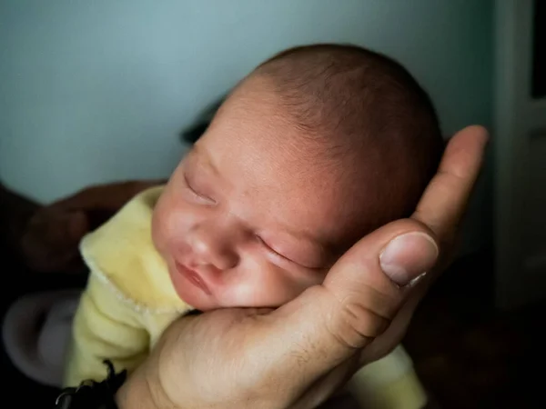 Tranquillo Neonato Caucasico Dorme Tranquillo — Foto Stock