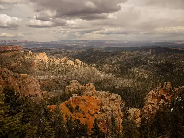 Día nublado oscuro de Bryce Canyon —  Fotos de Stock