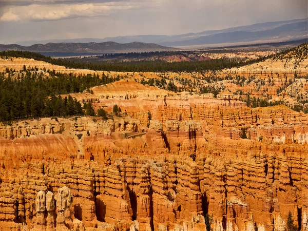 Bryce Canyon lager av Erosion — Stockfoto