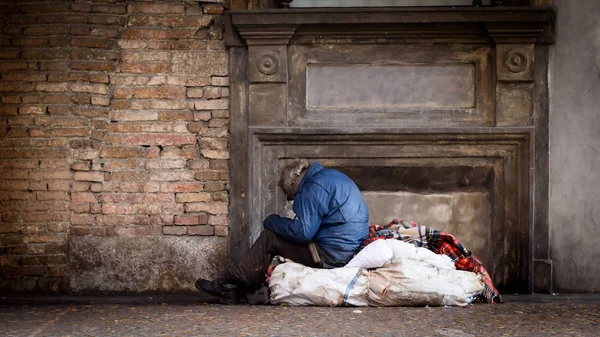 Homeless man in the street — Stock Photo, Image