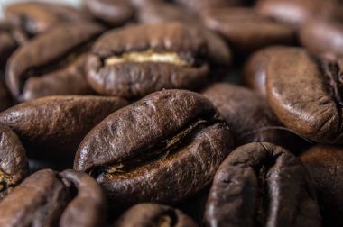 Kavrulmuş kahve çekirdekleri.