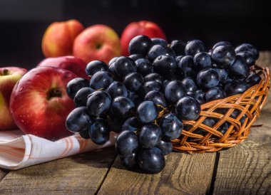 Elmalar ve üzümlerle dolu bir hayat