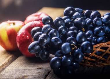 Elmalar ve üzümlerle dolu bir hayat