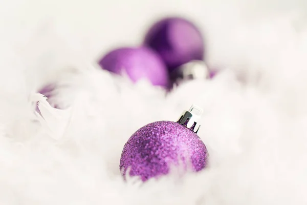 Natal roxo Baubles — Fotografia de Stock