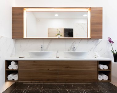 Modern şık banyo