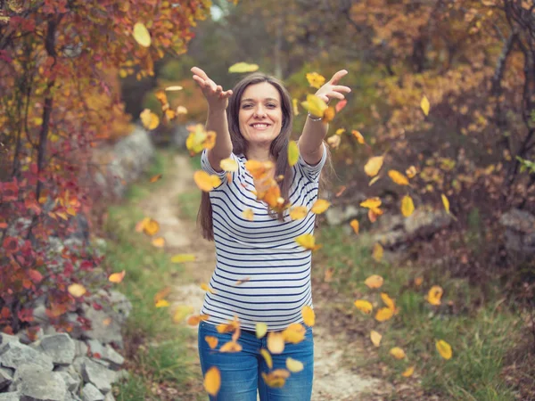 Pregnant young woman — Stock Photo, Image