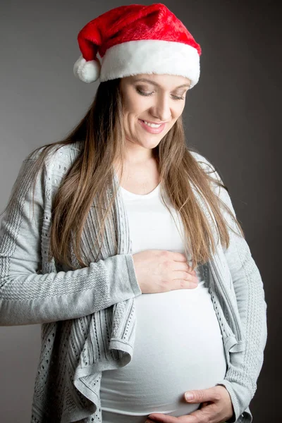 Jovem bonita no estúdio de inverno — Fotografia de Stock