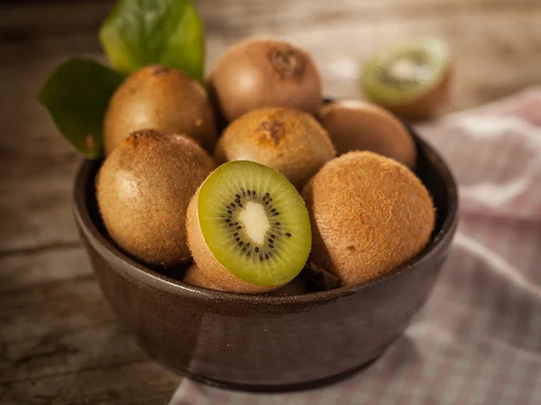 Kiwi fruit in a bowl — Stock Photo, Image