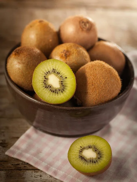 Kiwi fruit in a bowl — Stock Photo, Image