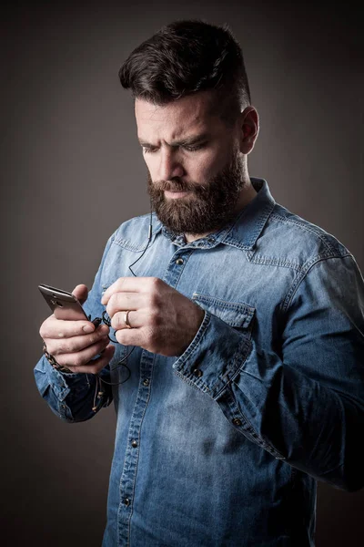 Jeune hipster beau avec barbe — Photo