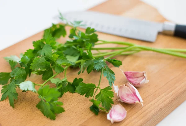 Preparing parsley and garlic — Stock Photo, Image