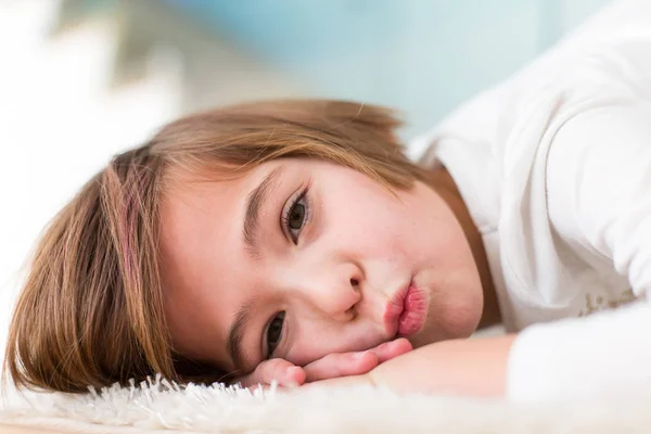 Cute little girl — Stock Photo, Image