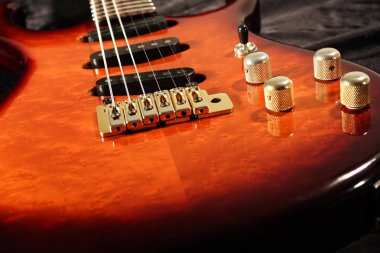 Elektro gitarı kapat