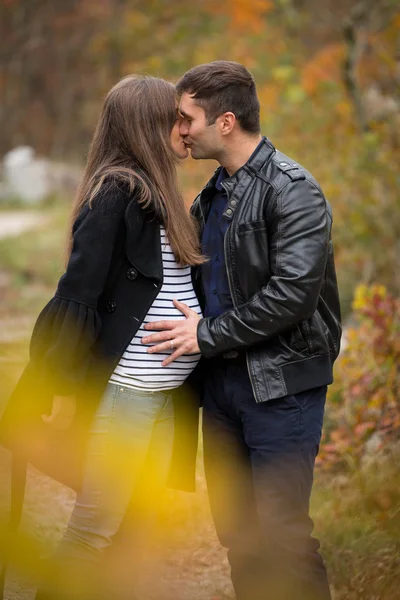 Caucasian couple in autumn expecting — Stock Photo, Image