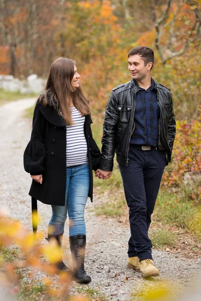 Caucasian couple in autumn expecting — Stock Photo, Image