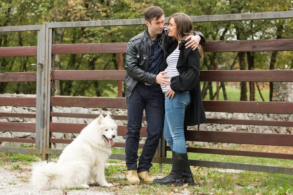 Caucasian couple in autumn expecting — Stock Photo, Image