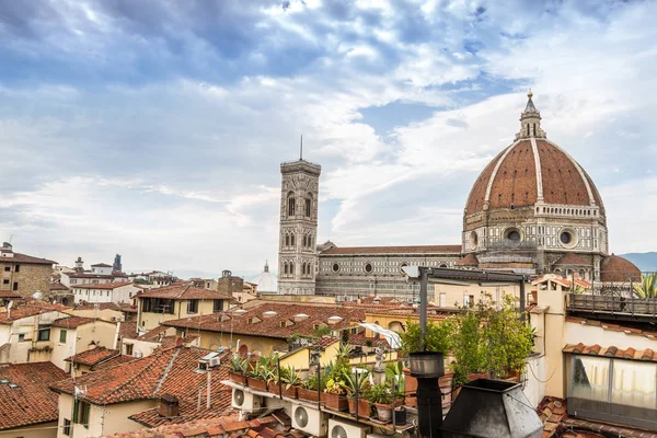 Duomo van Florence vanaf het hotelterras — Stockfoto