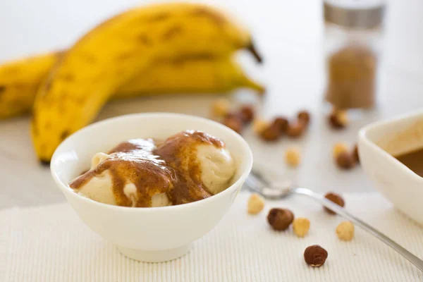 냉동된 바나나로 만든 아이스크림 — 스톡 사진