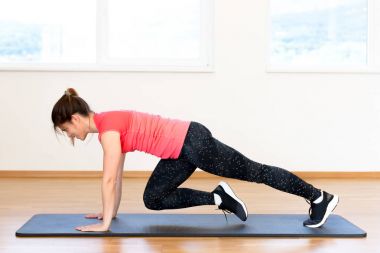 aktif genç kadın egzersiz 