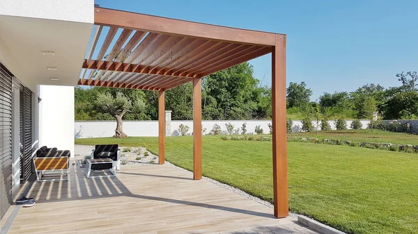 Pergola on prefabricated passive house — Stock Photo, Image