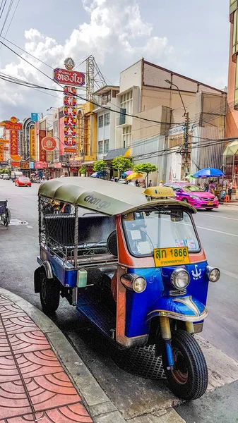Tuk tuk in Chinatown, Bangkok — Stockfoto