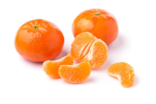 Whole and peeled clementines — Stock Photo, Image