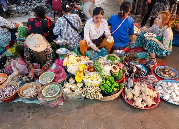 Mercado central en Siam Reap — Foto de Stock