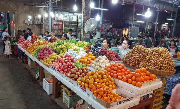 Mercado central en Siam Reap — Foto de Stock