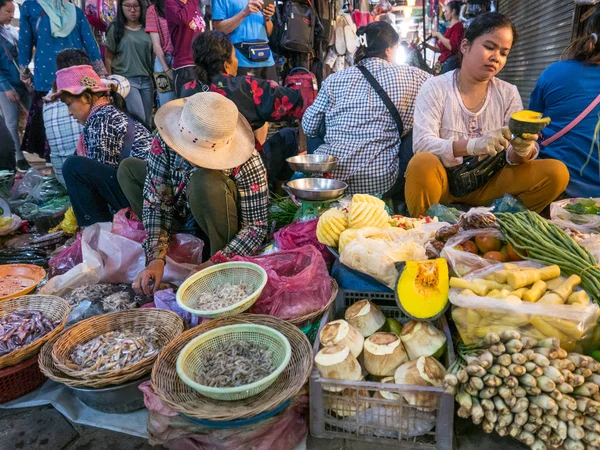Mercado central en Siam Reap — Foto de Stock