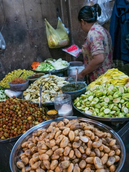 Mercado central en Siam Reap — Foto de Stock