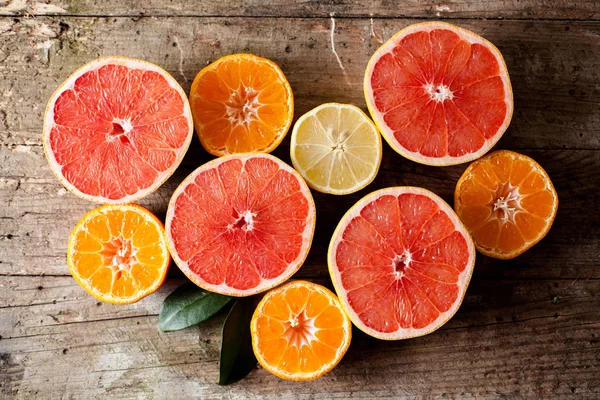 Citrus fruits on wooden table — Stock Photo, Image