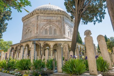 Istanbul'daki Süleymaniye Camii yanındaki mezar ve mezarlığı