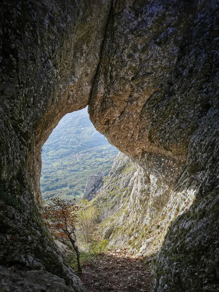 オットリスコオクノ ビパヴァ渓谷の上の岩の形成 — ストック写真
