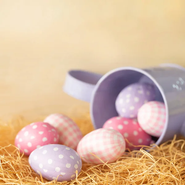 Huevos Pascua Lata Con Espacio Para Copiar —  Fotos de Stock