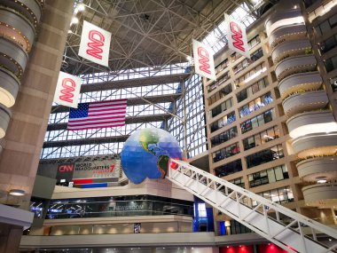 ATLANTA, ABD - 22 Aralık 2019: Atlanta 'daki CNN Merkezi' nin içi. CNN Merkezi, CNN 'in dünya merkezidir..