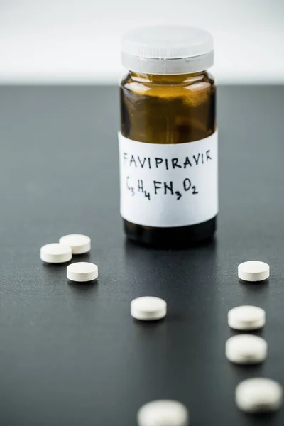 Favipiravir Droga Experimental Para Tratamento Vívidos Fundo Escuro Dramático Com — Fotografia de Stock