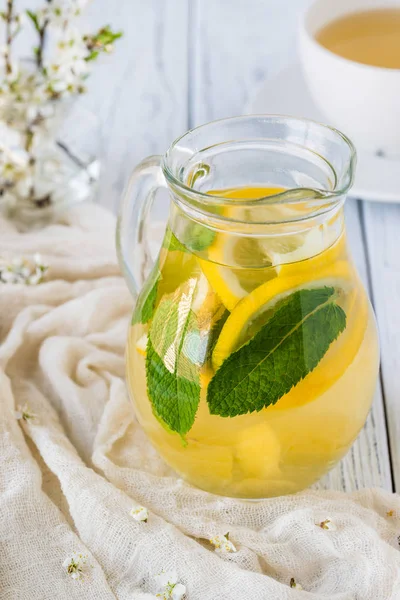 Cam limon, nane, zencefil taze çay