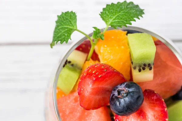Cam taze meyve salatası. Yakın çekim
