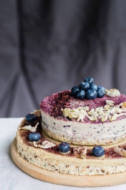 Ham yaban mersinli cheesecake. Sağlıklı el yapımı tatlı