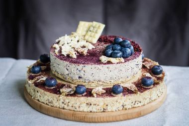 Ham yaban mersinli cheesecake. Sağlıklı el yapımı tatlı