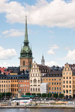 Stockholm, İsveç - 14 Temmuz 2017: Stockholm, İsveç'te Alman Kilisesi ile Gamla Stan (eski şehir) üzerinden görünüm